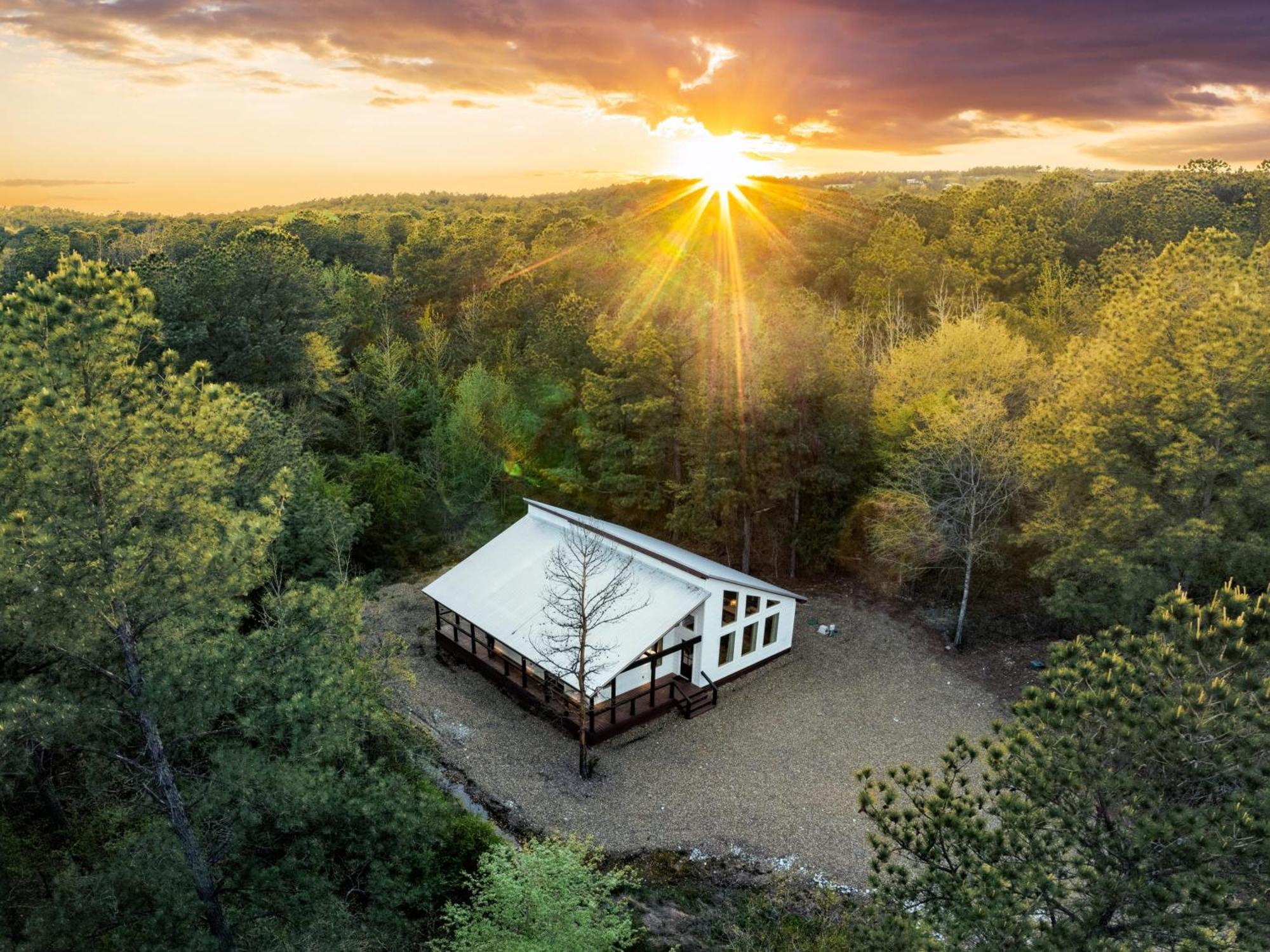 New Farmhouse-Chic Cabin With Hot Tub & Firepit Broken Bow Eksteriør bilde